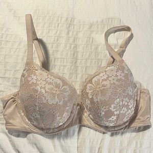 Victoria's Secret Lace Underwire Bra - Cream lightly padded